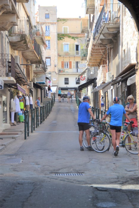 Porto-Vecchio : ruelle.